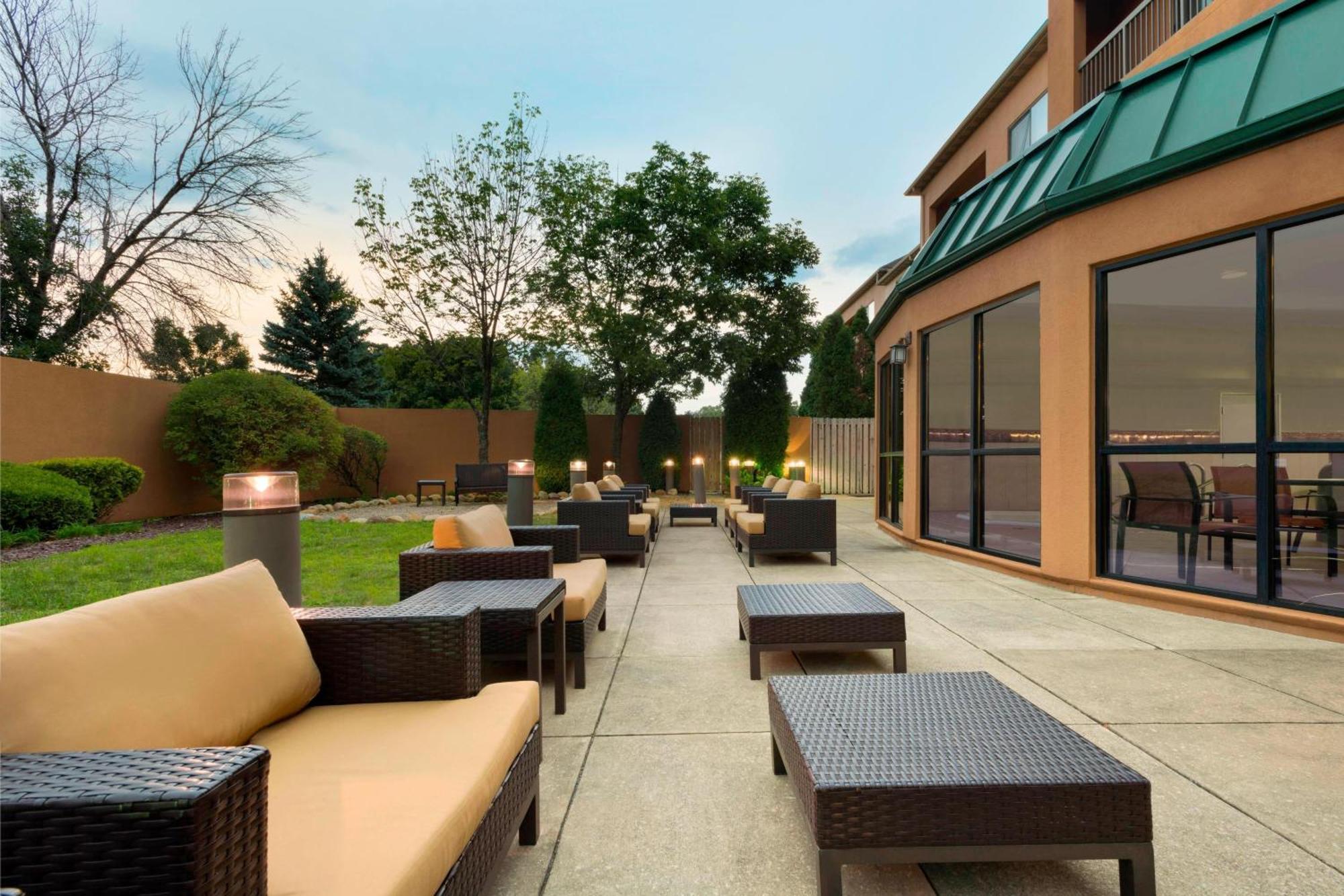 Courtyard Akron Fairlawn 2* Montrose