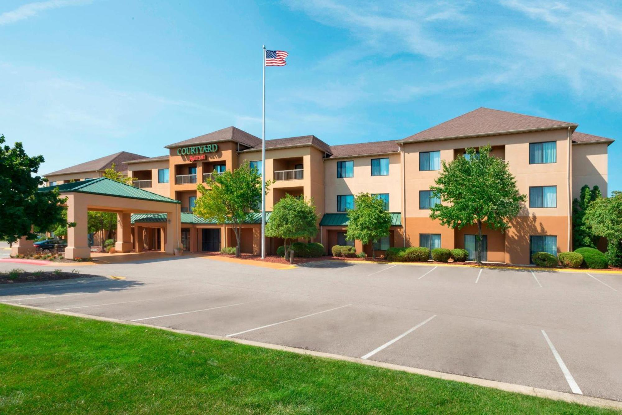 Courtyard Akron Fairlawn Hotel