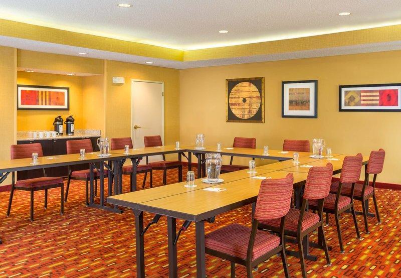Courtyard Akron Fairlawn 2* Montrose